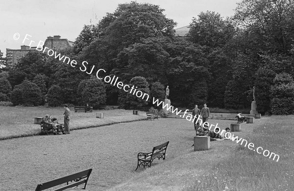 IVEAGH GARDENS WITH STUDENTS